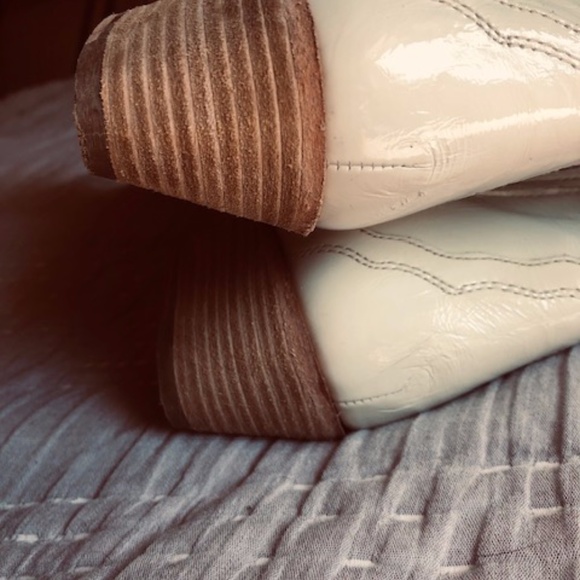 Free People New Frontier ivory patent leather ankle boots 6.5 - Picture 2 of 5